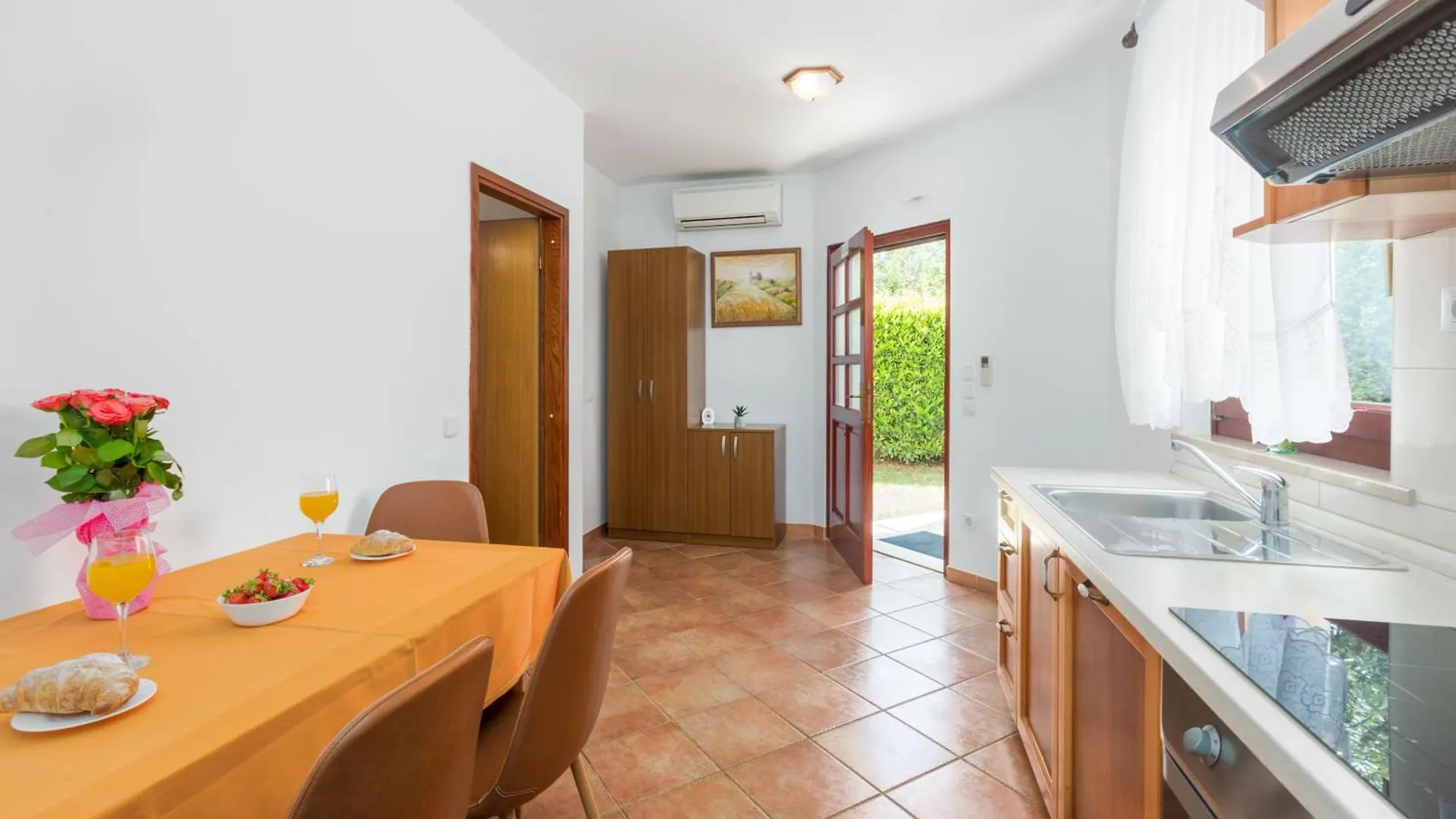 Ferienwohnung Marea 2 Mit Pool, 200M Vom Strand Porec 0*,