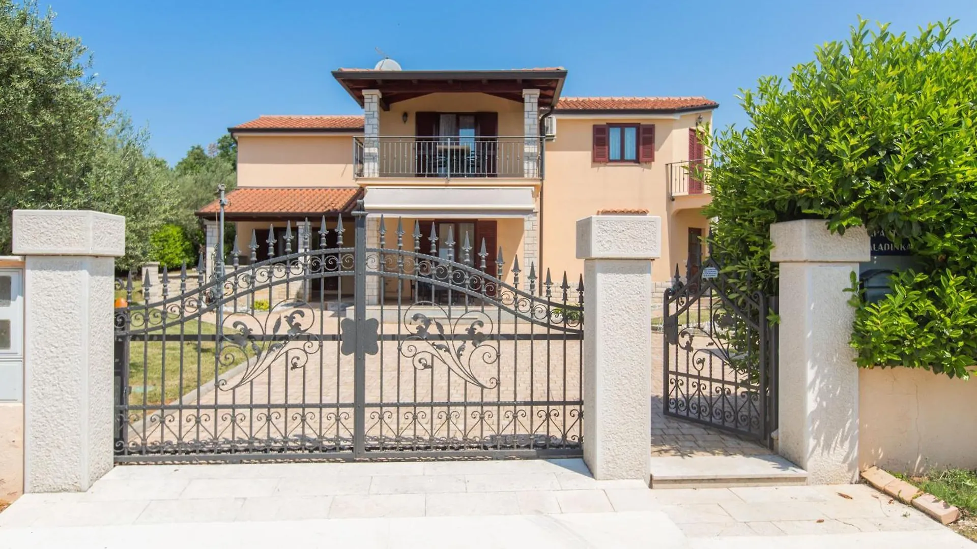 Ferienwohnung Marea 2 Mit Pool, 200M Vom Strand Porec Apartment