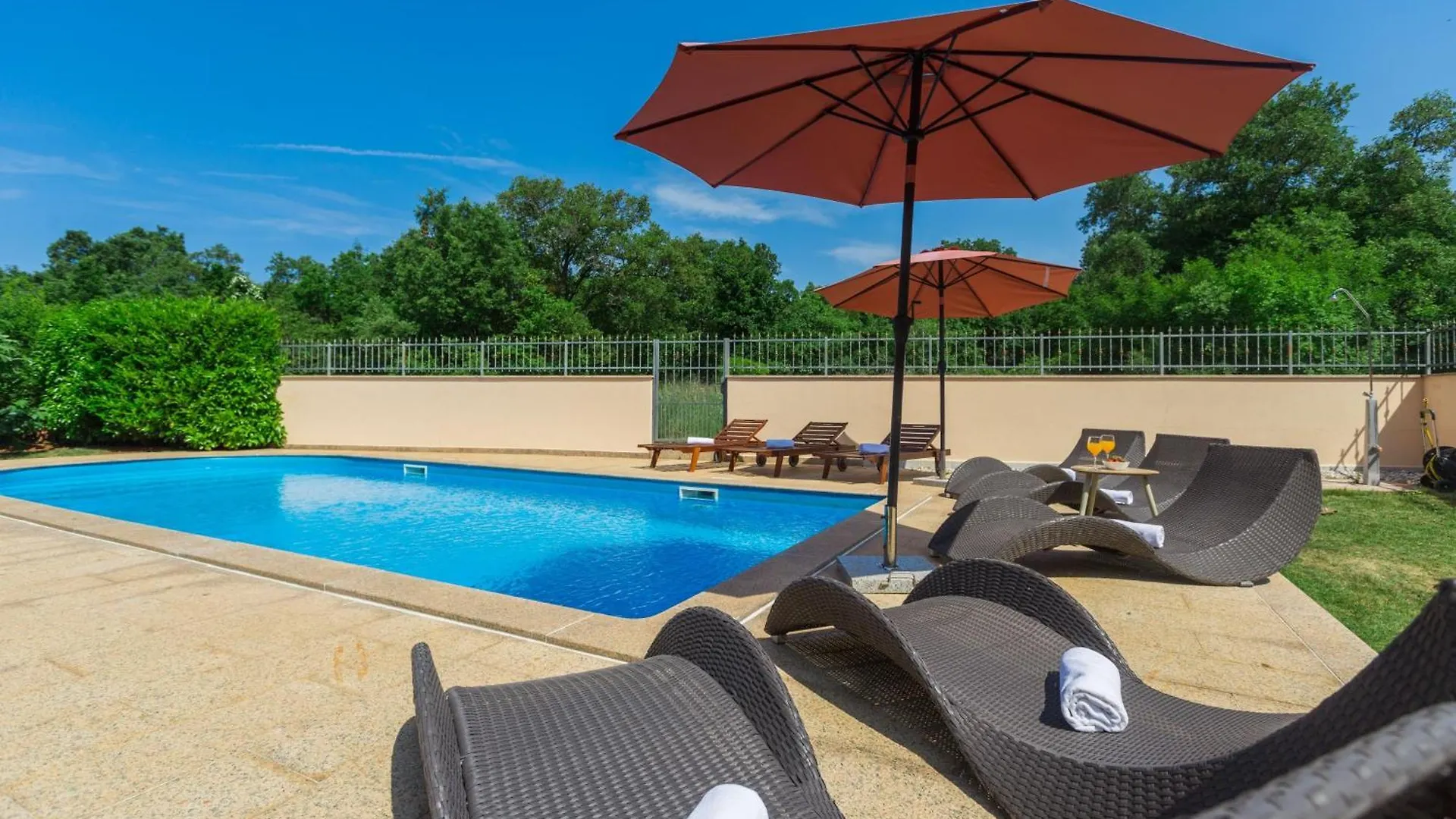 Ferienwohnung Marea 2 Mit Pool, 200M Vom Strand Porec