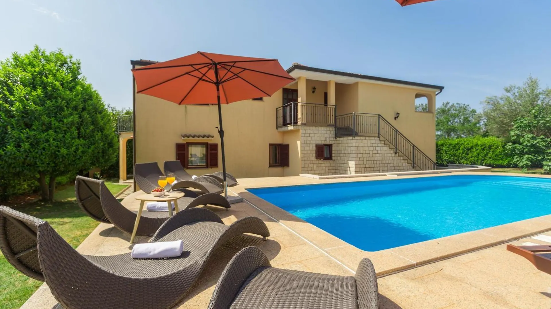 Ferienwohnung Marea 2 Mit Pool, 200M Vom Strand Porec